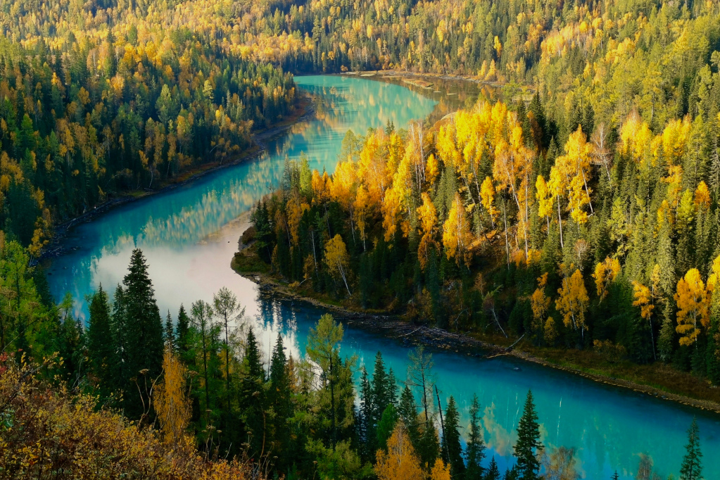 Kanas National Geopark - Moon Bay