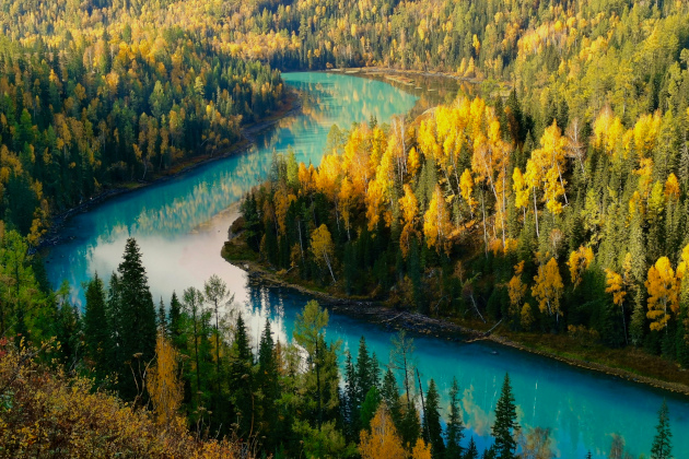 Kanas National Geopark - Moon Bay